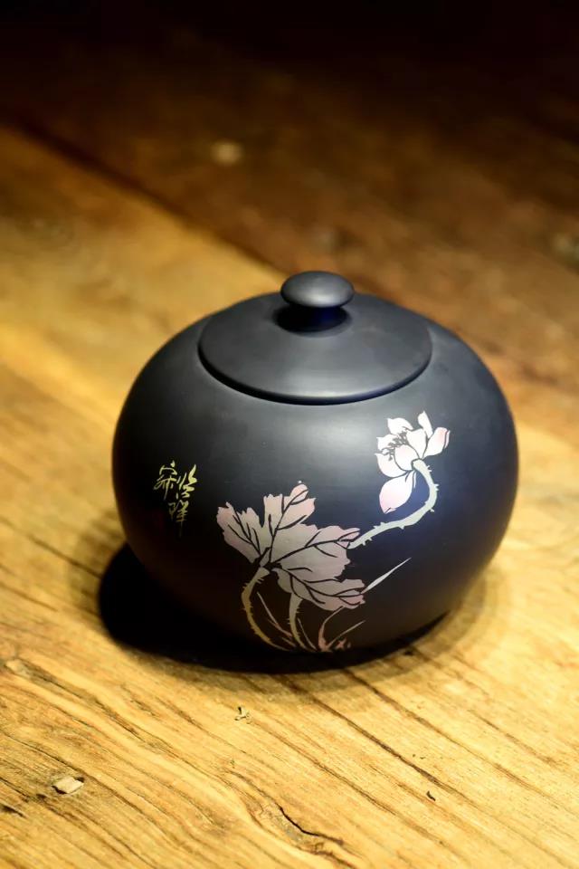 云南建水紫陶茶罐